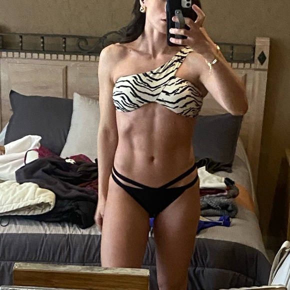 Weworewhat Asymmetrical bikini Tiger one shoulder top NO SIZE TAG - Picture 2 of 7